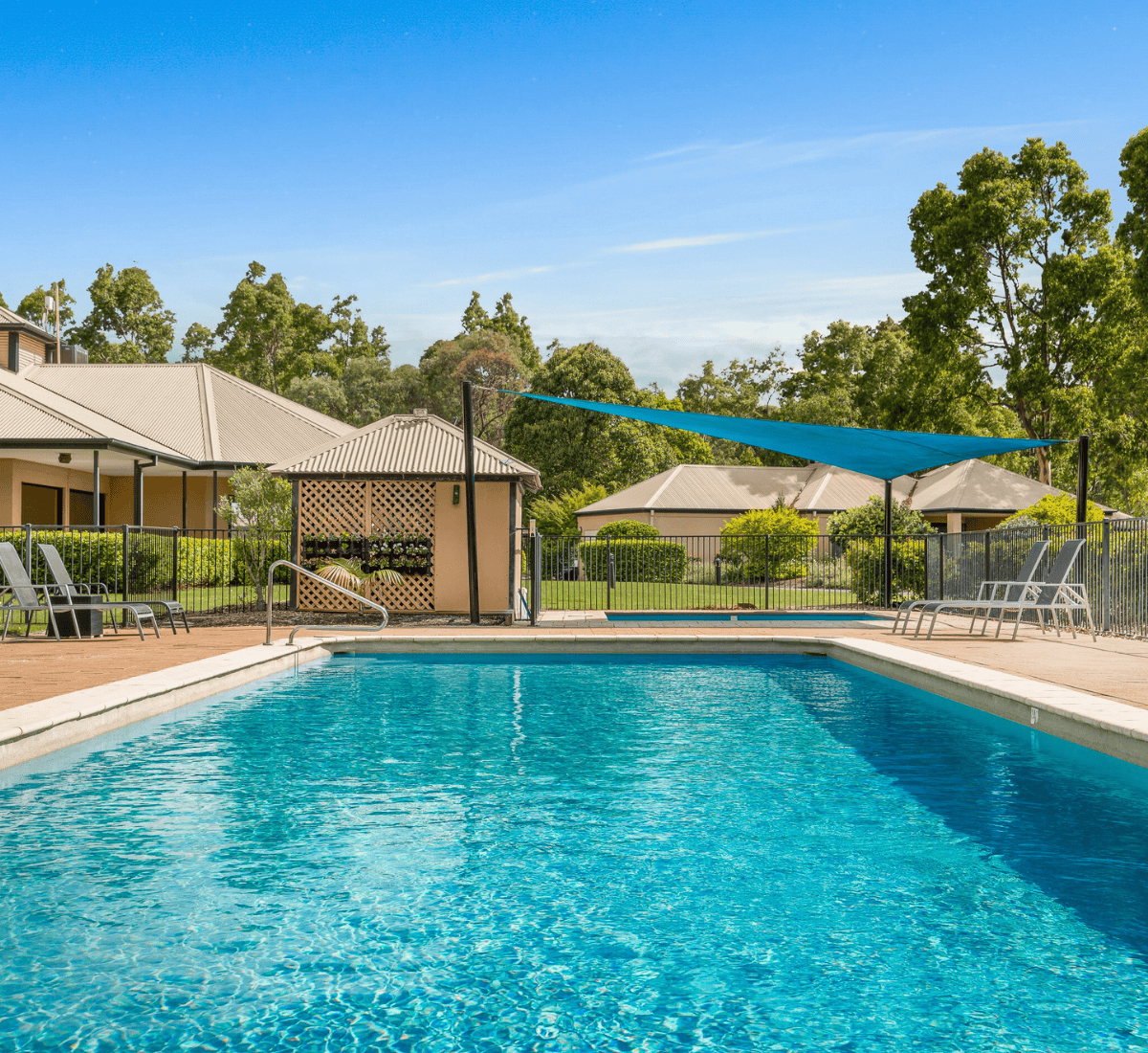 Outdoor pool photo at Leisure Inn Pokolbin Hill