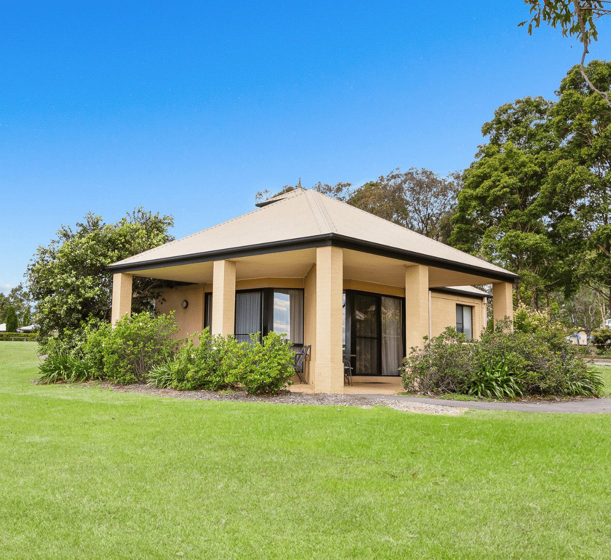 Exterior of self-contained studio and one bedroom at Leisure Inn Pokolbin Hill